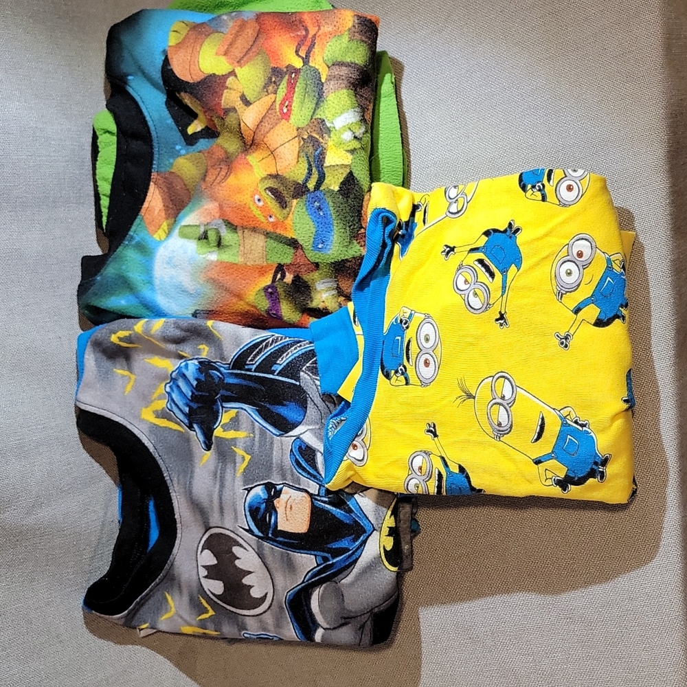 Three two pieces sets of size 6 and 6/7 pajamas